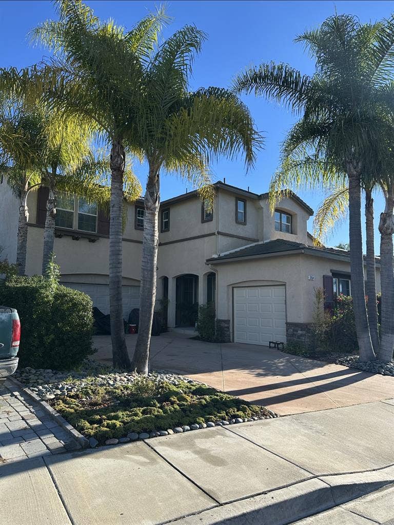 Large private room in Oceanside!