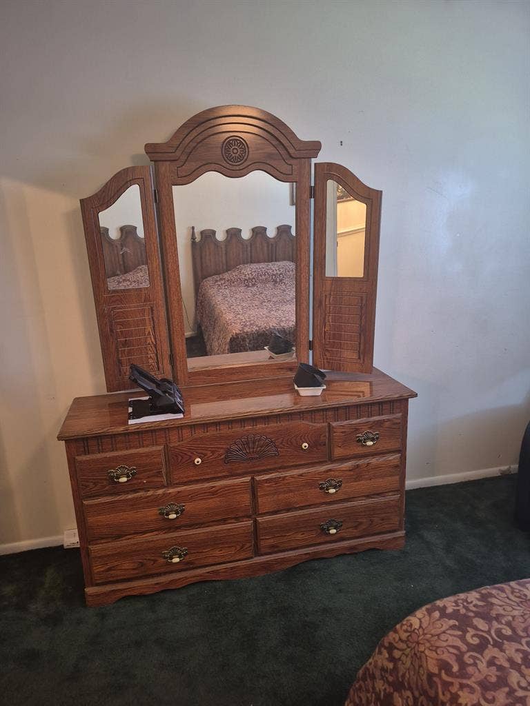 Share my home with 3 senior roomate