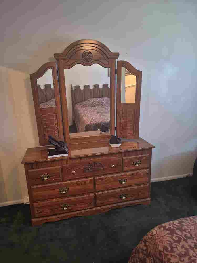 Share my home with 3 senior roomate