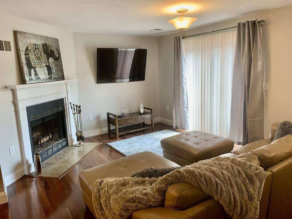 Furnished  Ba  6-Mo Rental