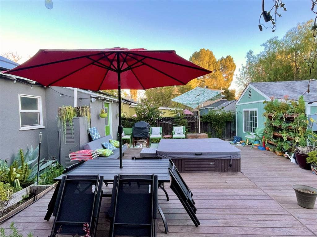 LRG MASTER BDRM, FULL BATH + OFFICE