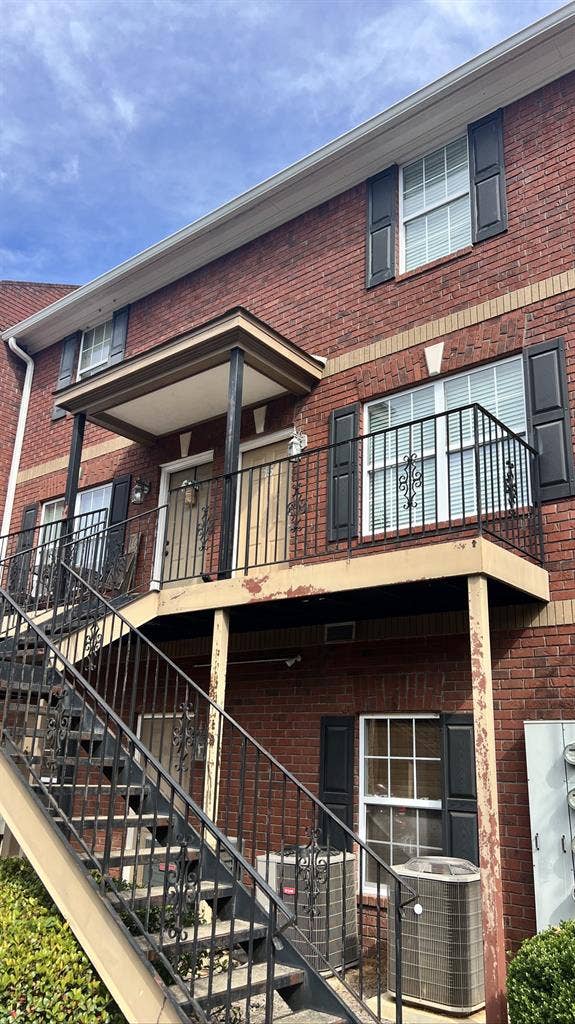 Room For Rent with Private B
ath