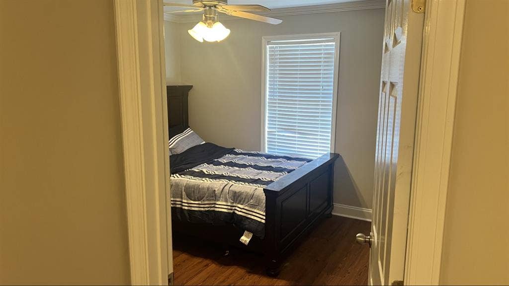 Room For Rent with Private B
ath