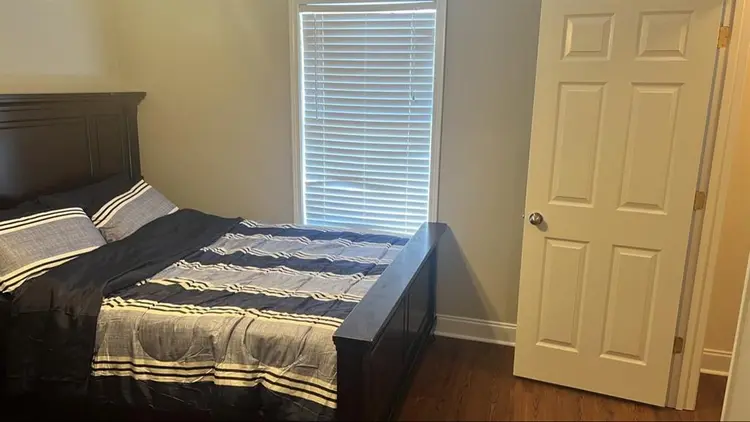Room For Rent with Private B
ath