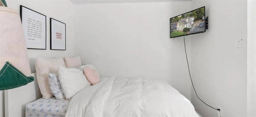 5 bedroom looking for one girl