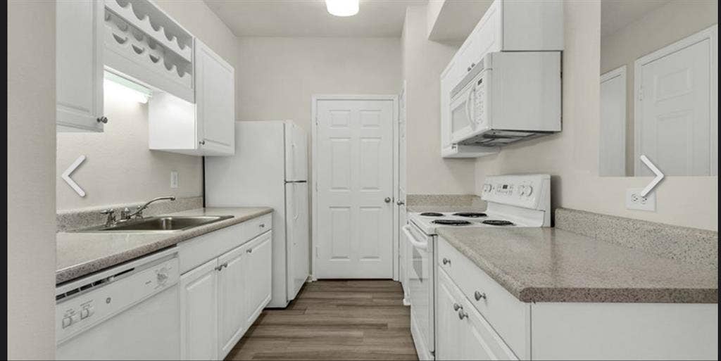 Female Roommate wanted- Nov.th