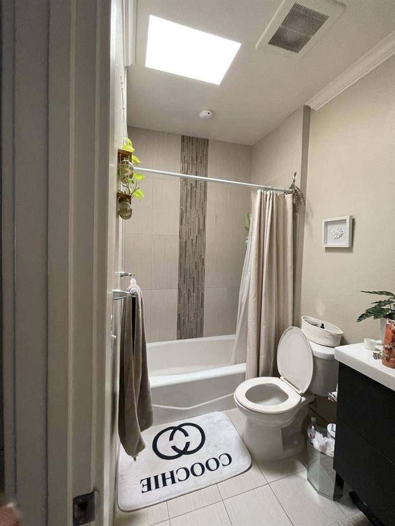 Master room available in North Park