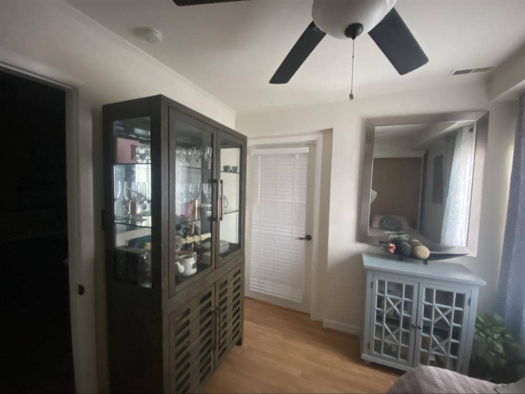 Room in rent preferably a woman.