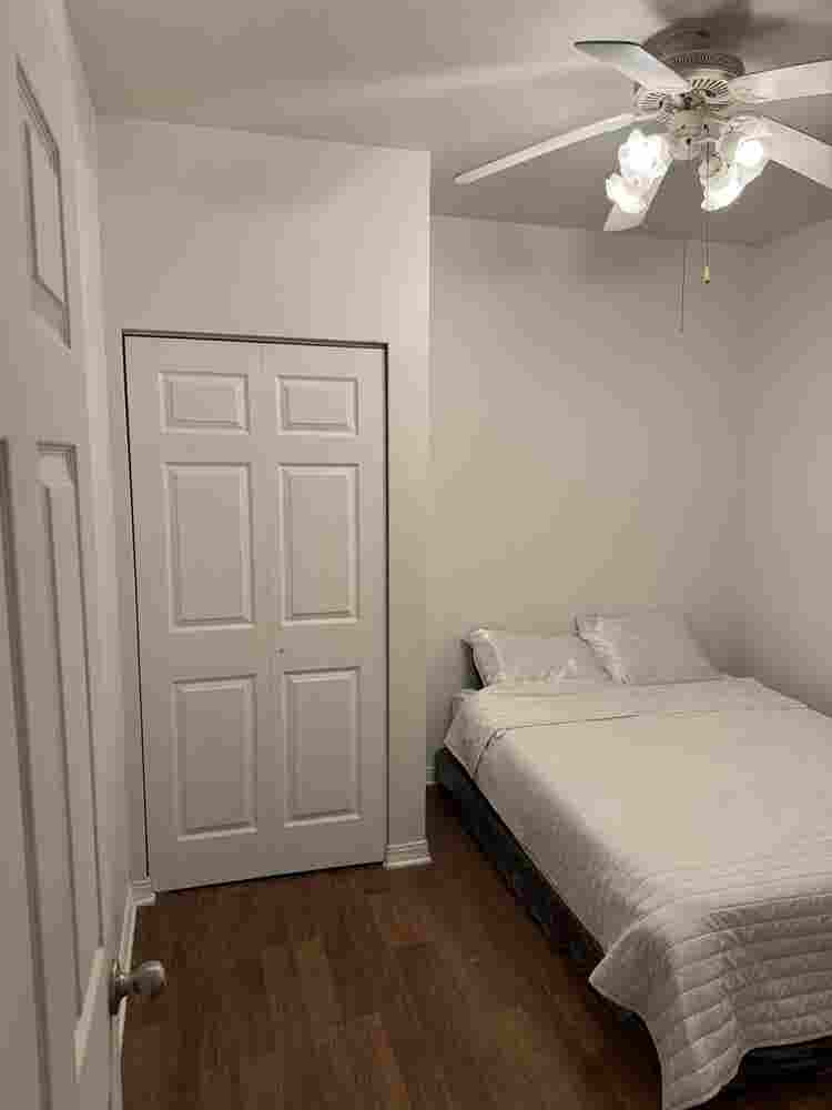 Quiet Clean Room w/ Private Bath