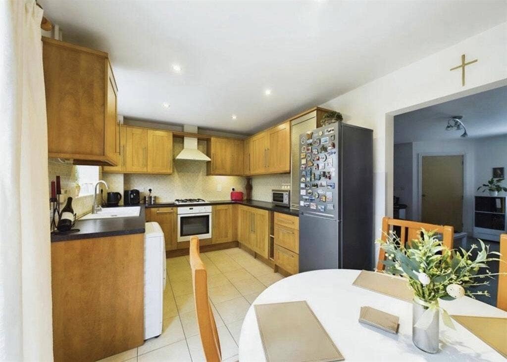 D
OUBLE ROOM + PRIVATE BATHROOM