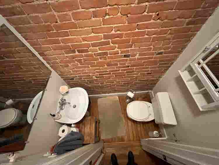 Room available in 4 bedroom home