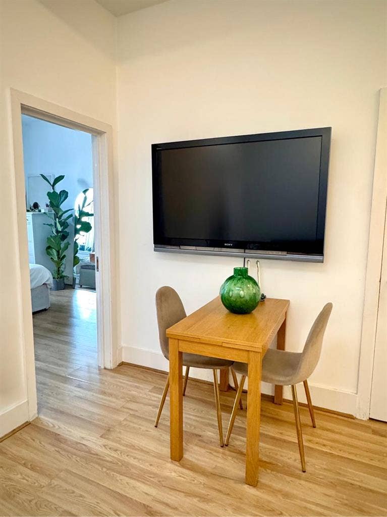 Double room in 1 bed flat share