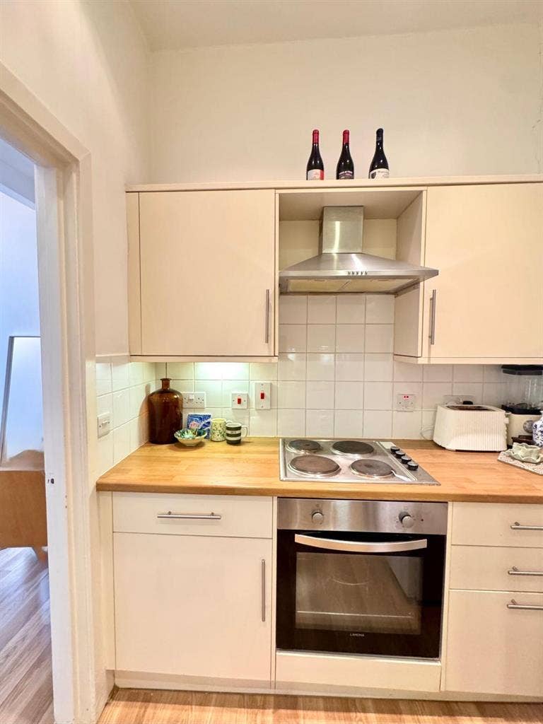 Double room in 1 bed flat share