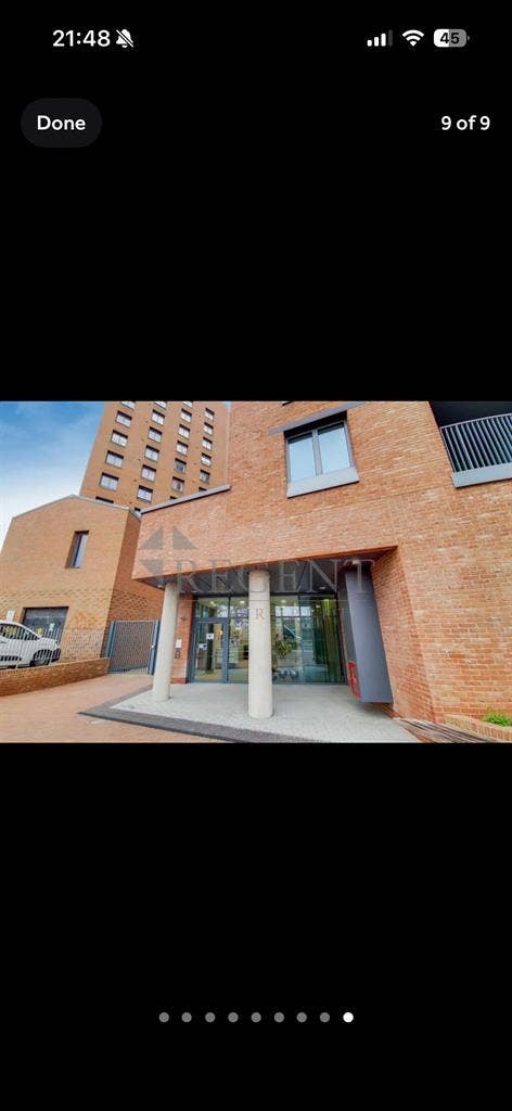 Morden 1-Bed Flat with Balcony