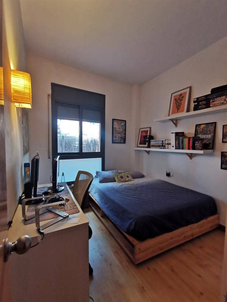 Habitación doble en precioso bajo.