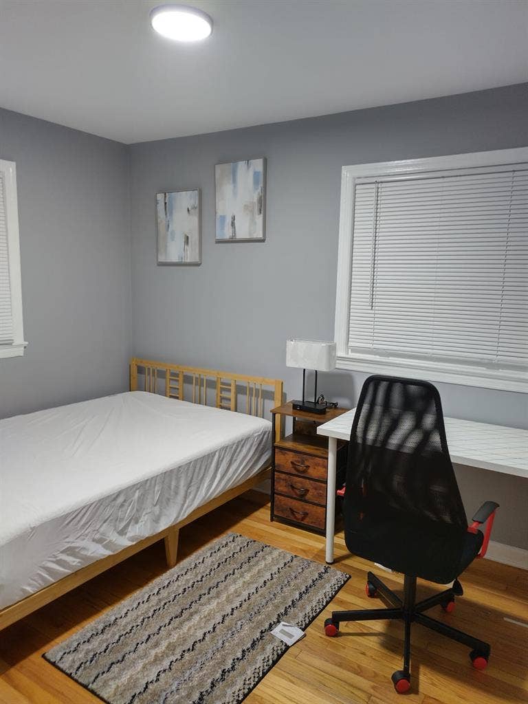 Commute Easy–Walk To Metro & UMD!!