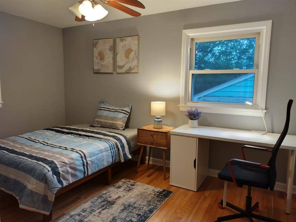 Commute Easy–Walk To Metro & UMD!!