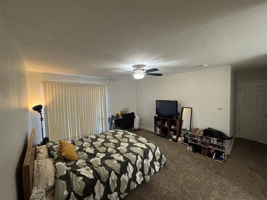 Huge master w/ bathroom and garage