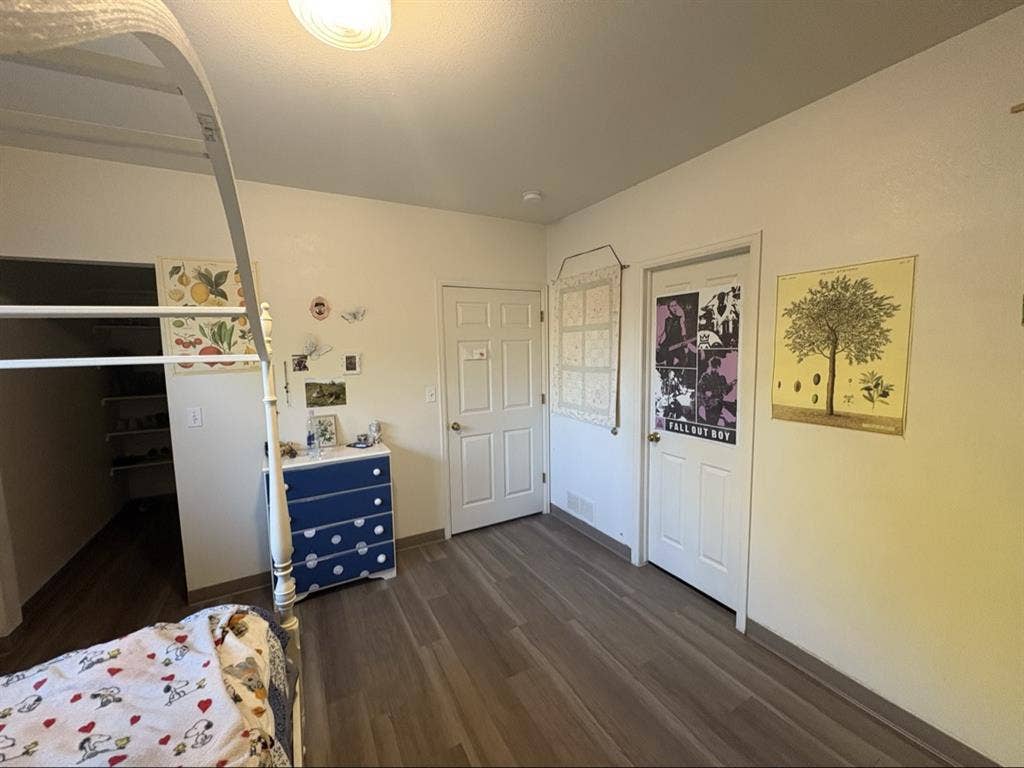 Looking for Roommate