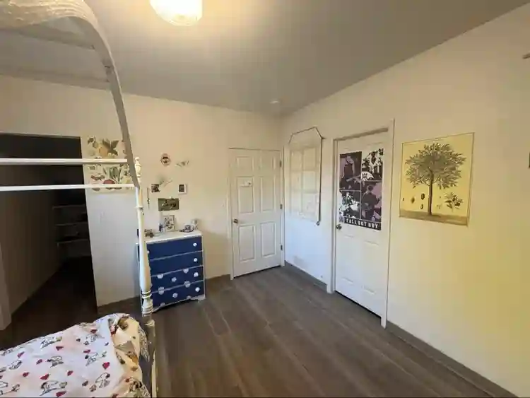 Looking for Roommate