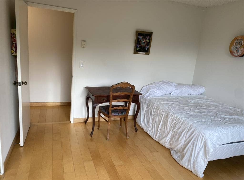 Room in big sunny Santa Monica 2BR