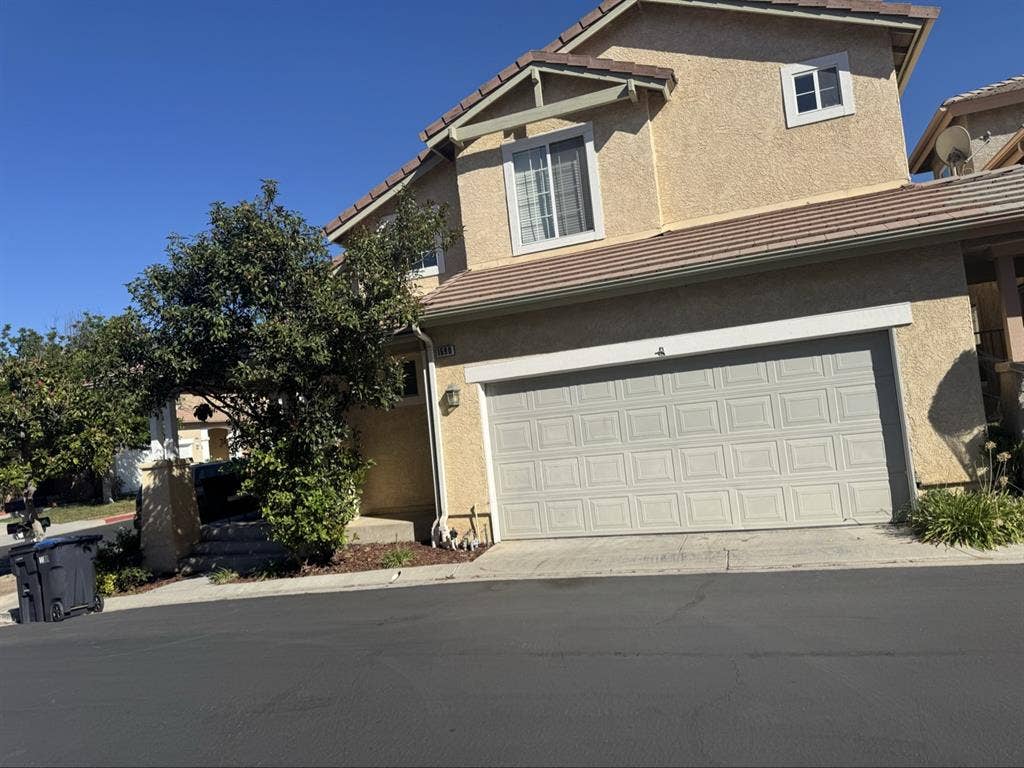 Looking for a roomate immediately.