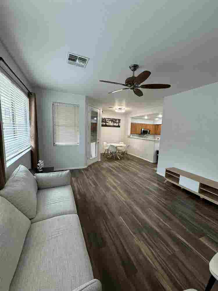 Master w/ Private Bath Near ASU