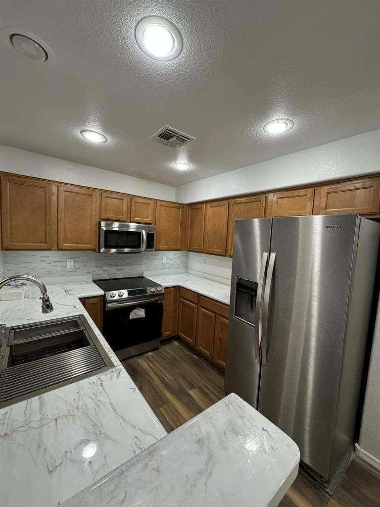 Master w/ Private Bath Near ASU