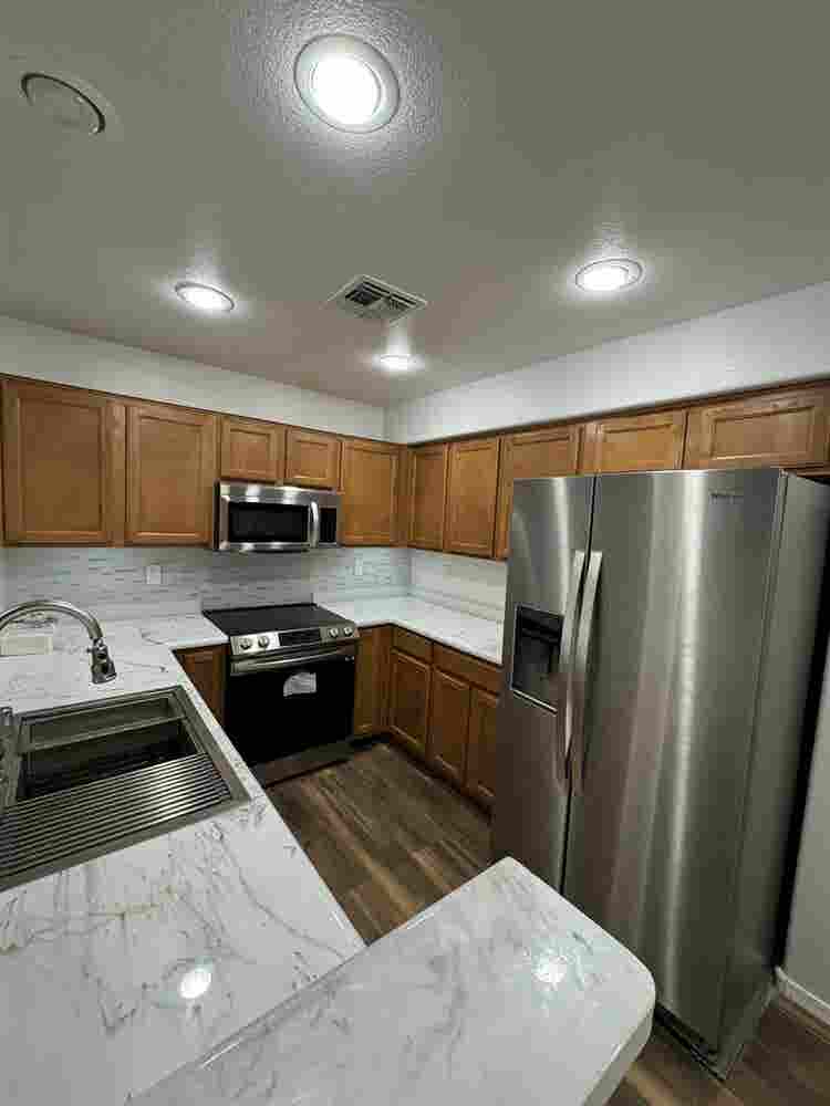 Master w/ Private Bath Near ASU