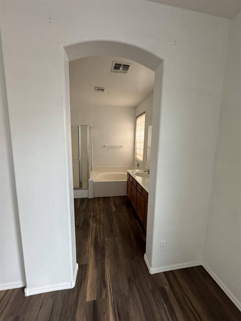 Master w/ Private Bath Near ASU