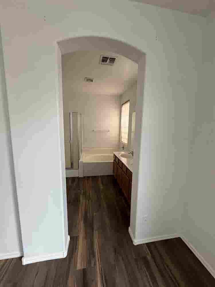 Master w/ Private Bath Near ASU