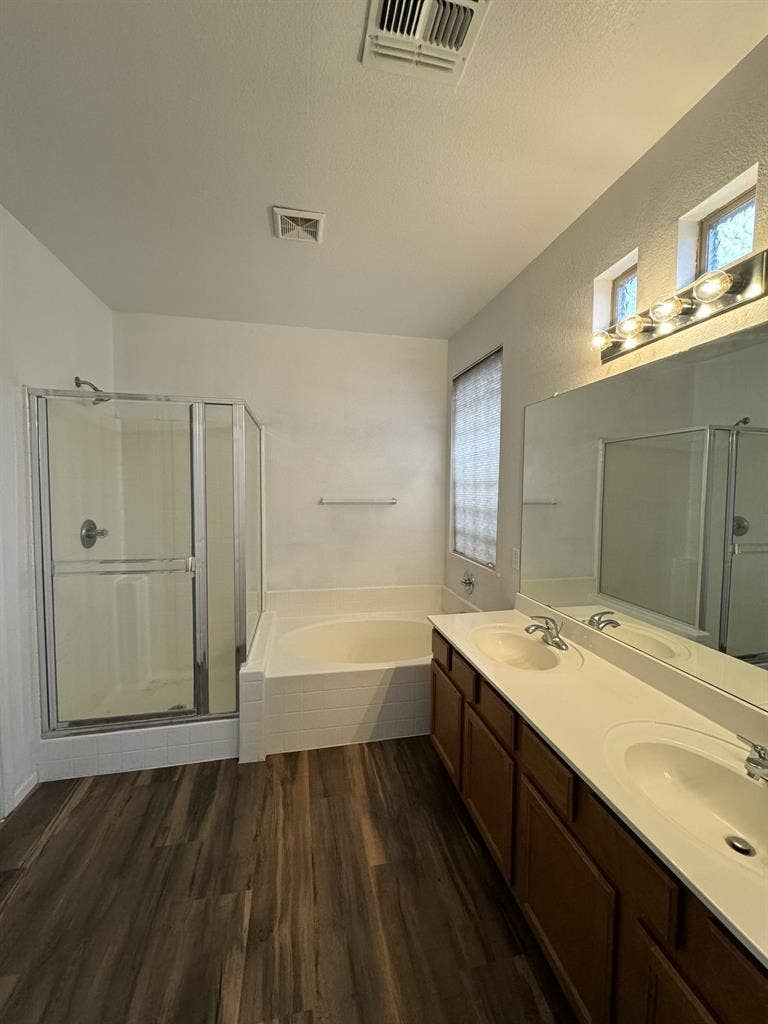 Master w/ Private Bath Near ASU