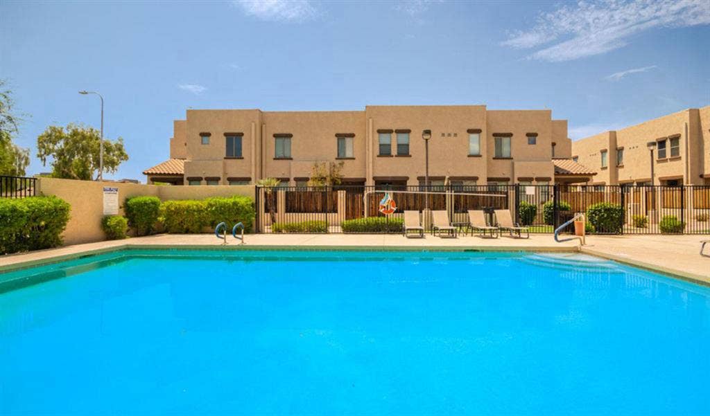 Master w/ Private Bath Near ASU