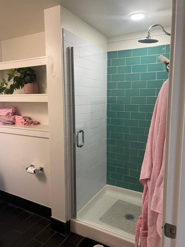 SUBLEASE (F) - Spring Semester