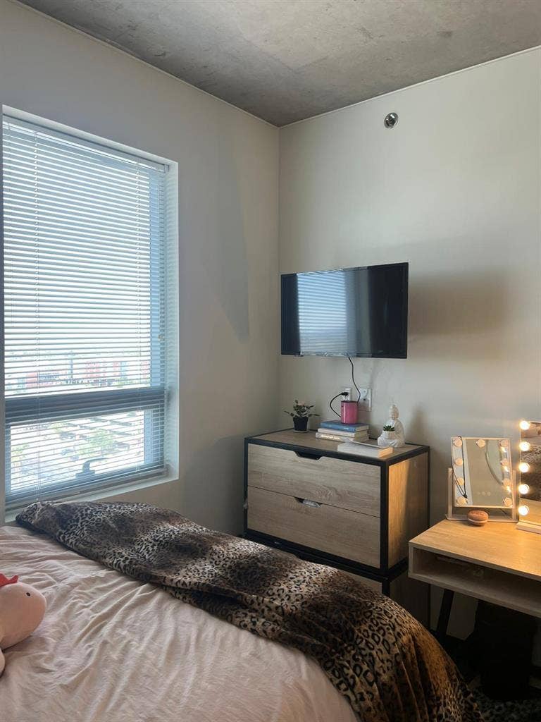 SUBLEASE (F) - Spring Semester