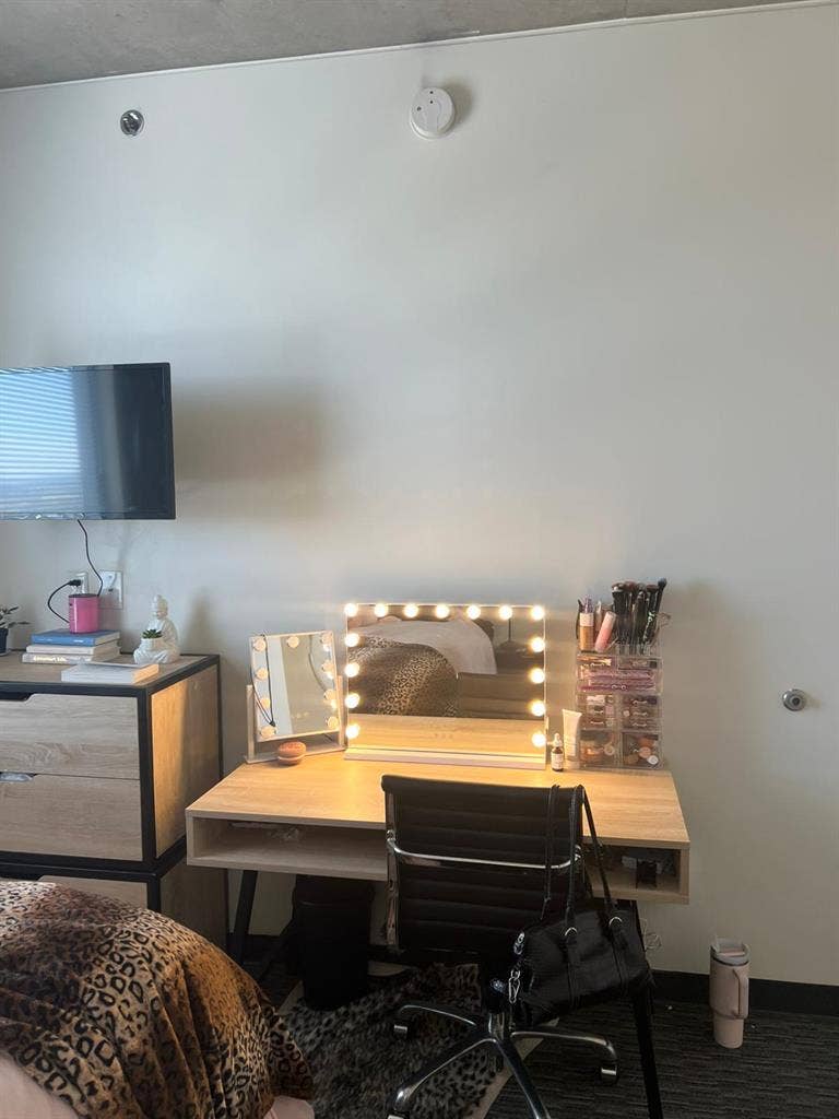 SUBLEASE (F) - Spring Semester