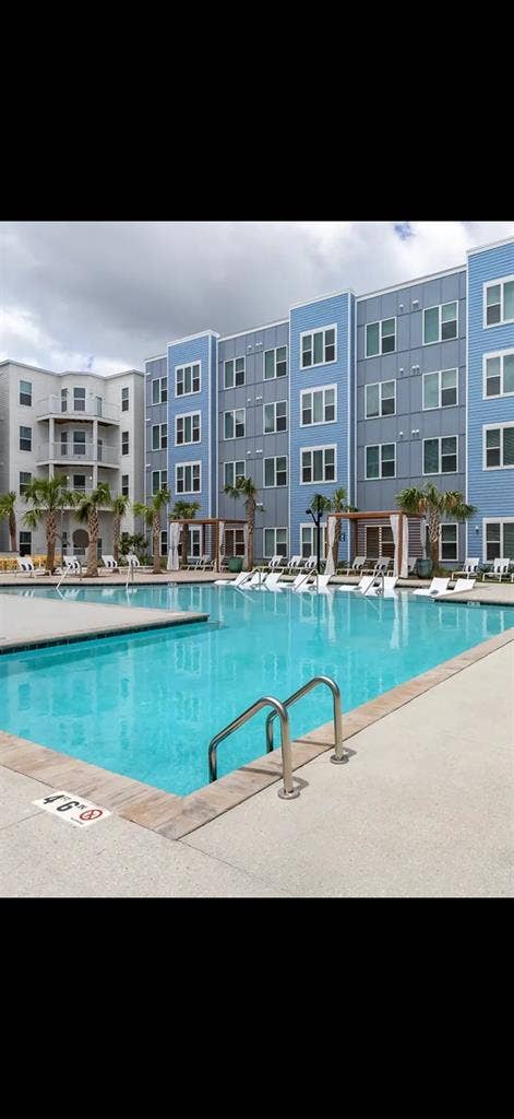 Looking to sublease!