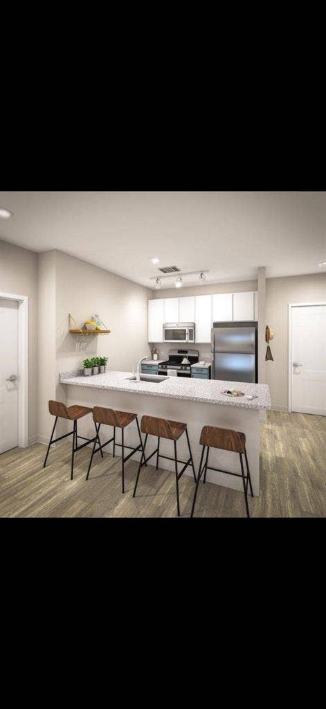 Looking to sublease!