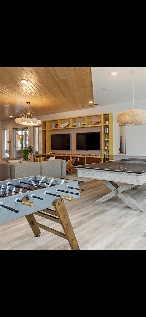 Looking to sublease!