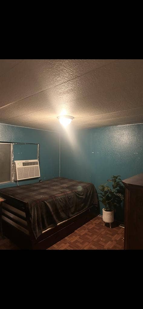 Room w/ Bath – Lake Elsinore