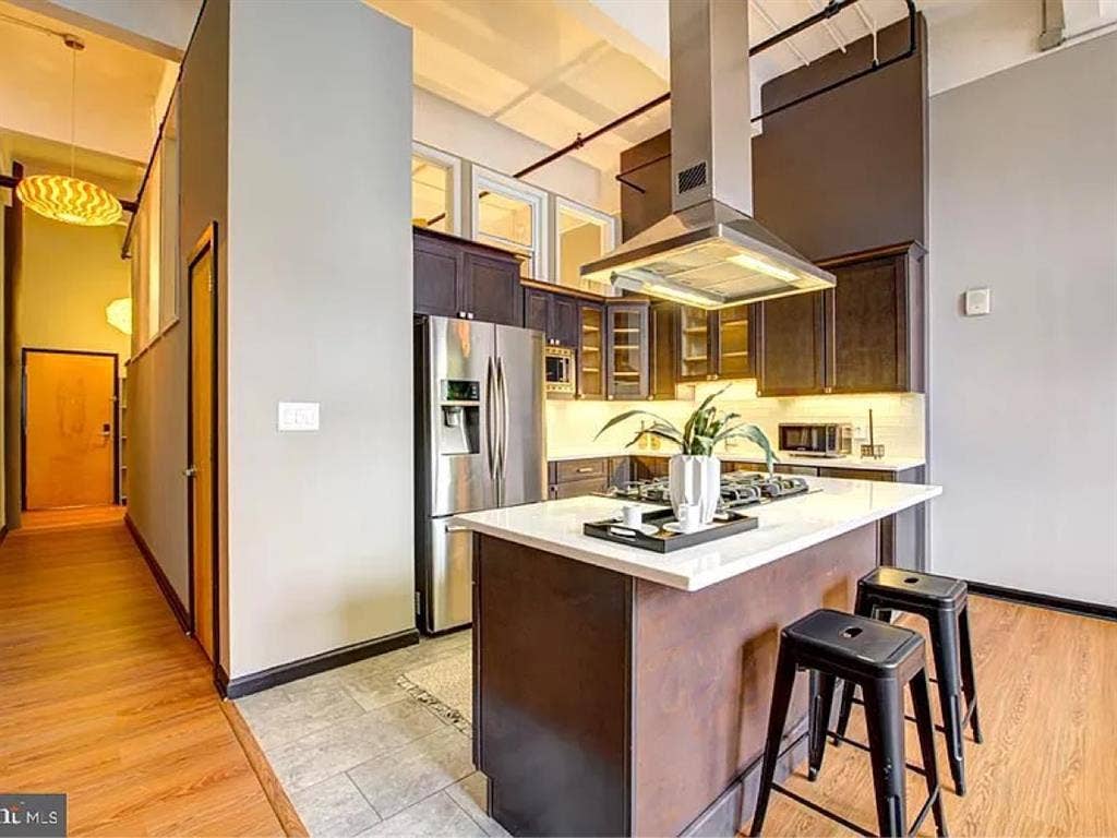 SHARING  APARTMENT IN HIGH RISE