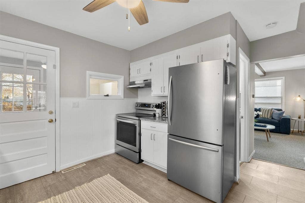 Amazing  Colonial with Hot Tub