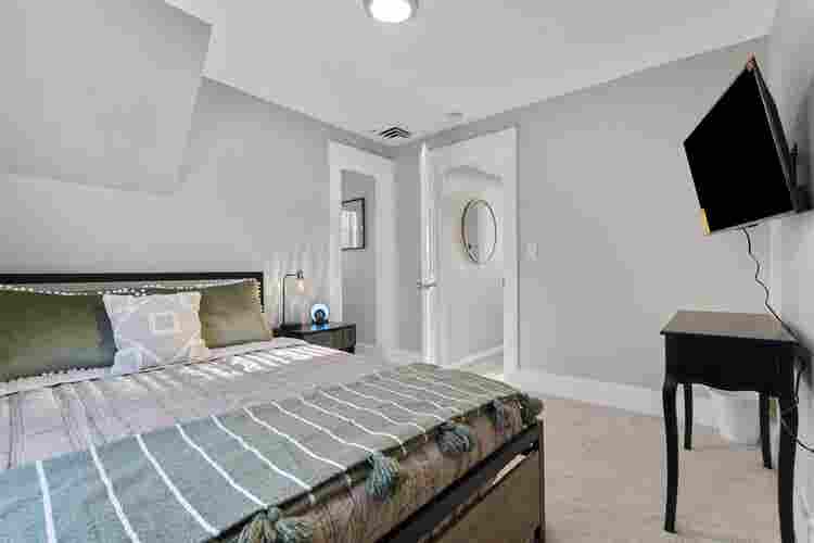 Amazing Colonial with Hot Tub