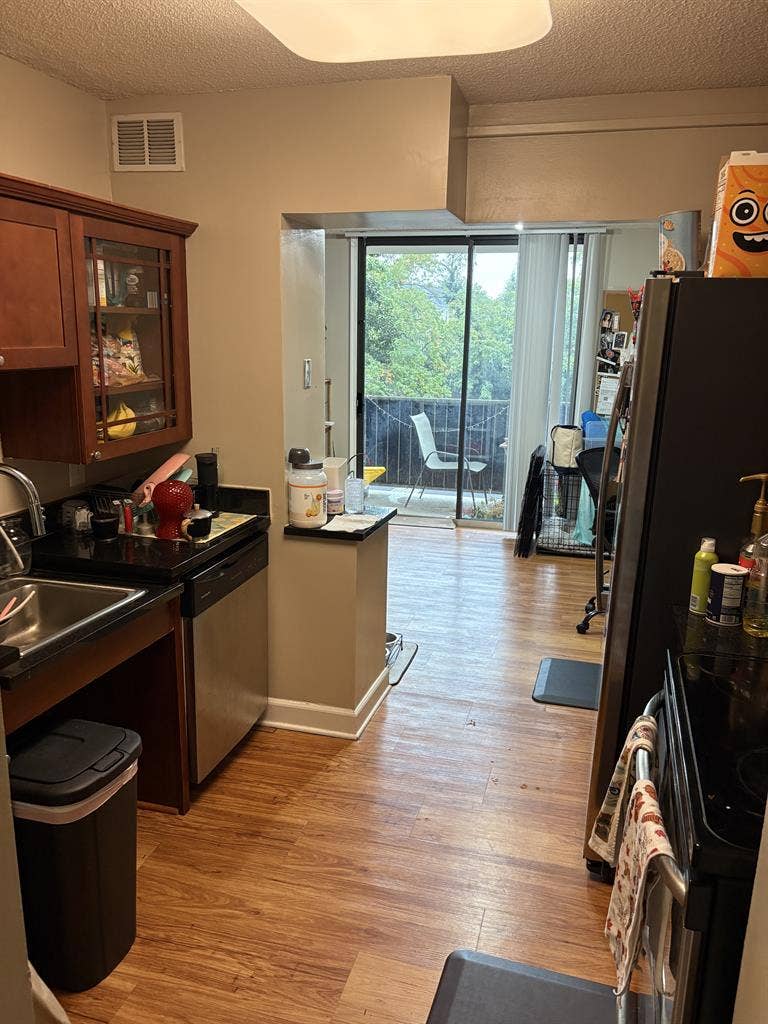 Lease renewal, new roommate needed