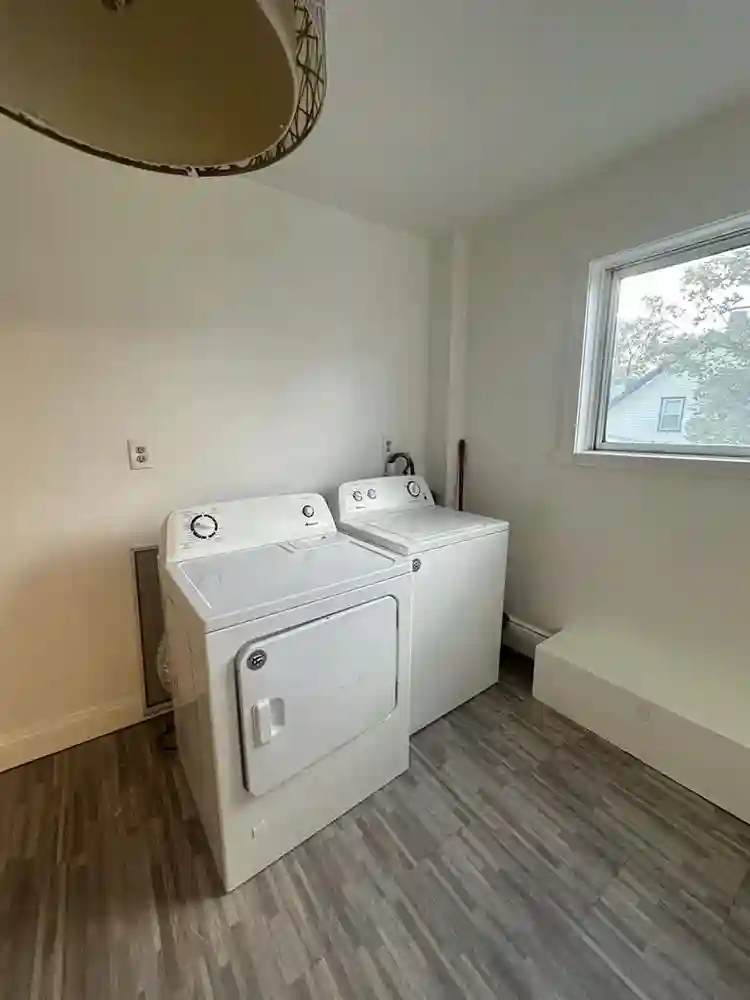 Looking for 2
Female Roommates!!