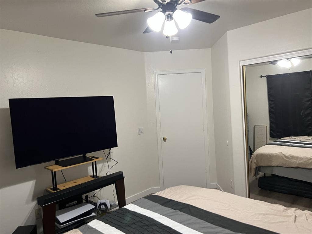 Private rooms available for rent