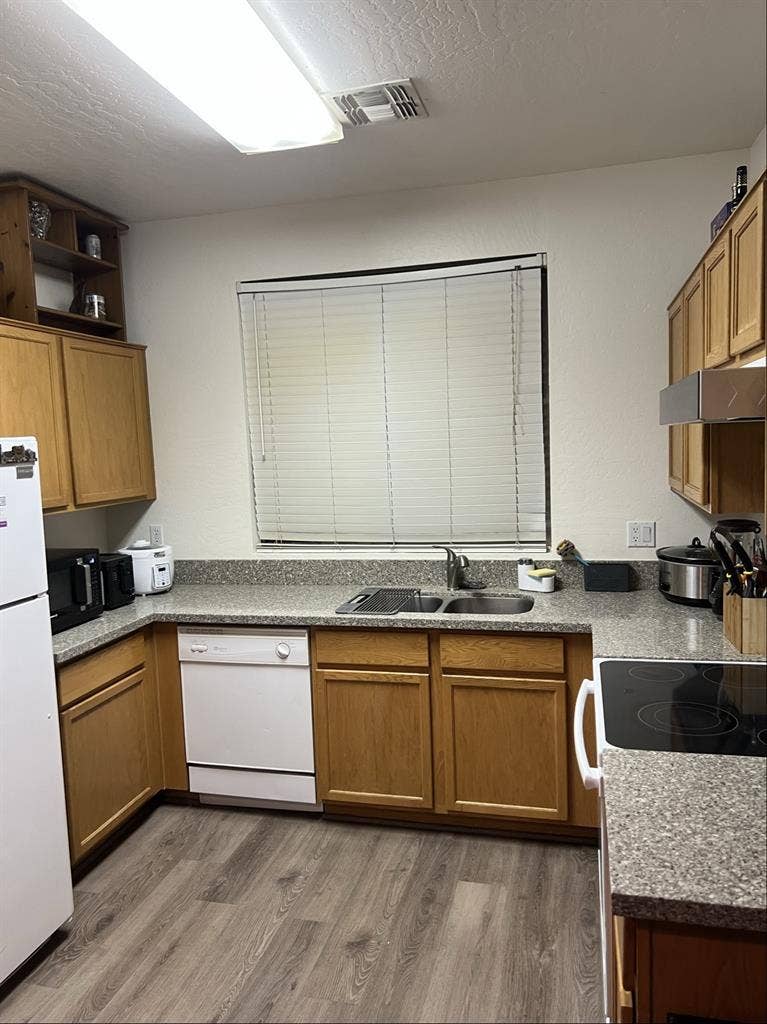 Private rooms available for rent