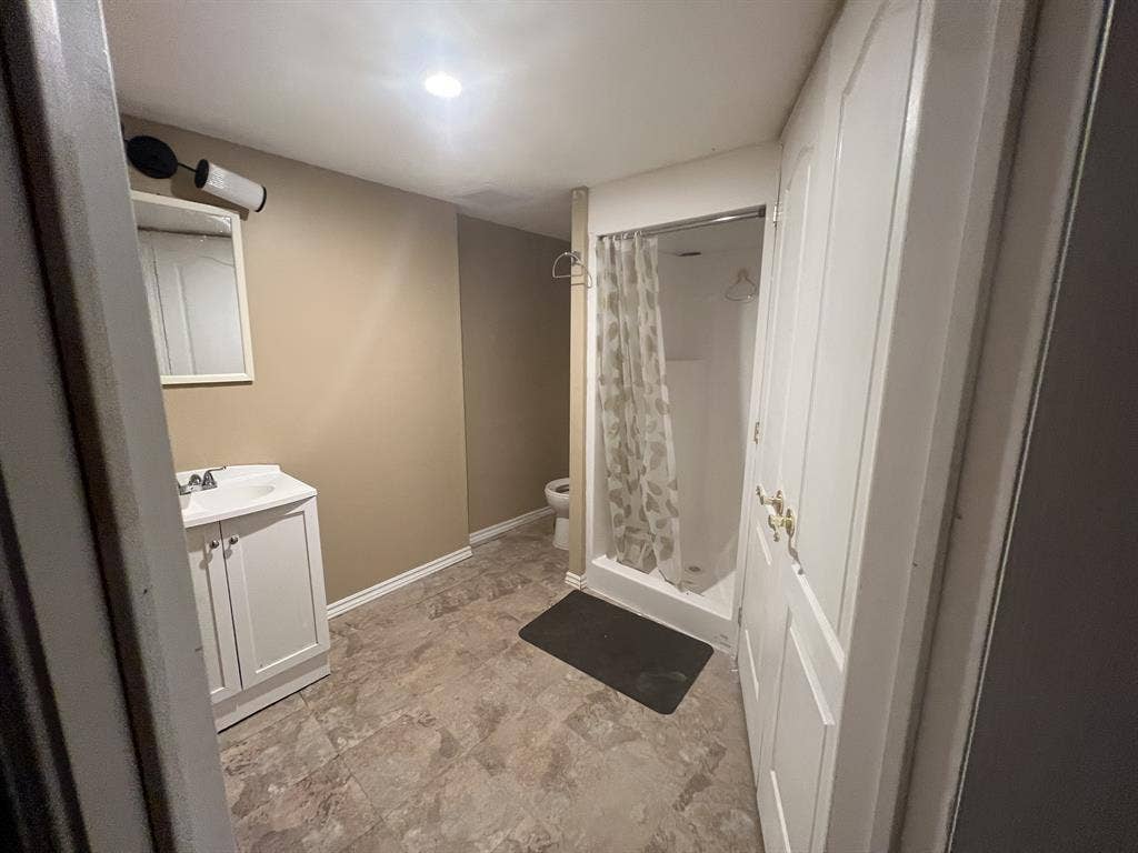 full bathroom basement