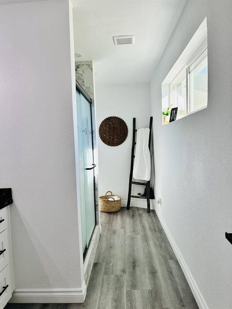 Master+Office 
w/ Private Bath+Entry