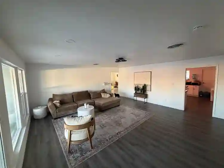 Master+Office
w/ Private Bath+Entry